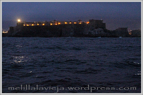 Melilla la Vieja antes de amanecer vista desde el Este. El 18 de febrero de 2012.